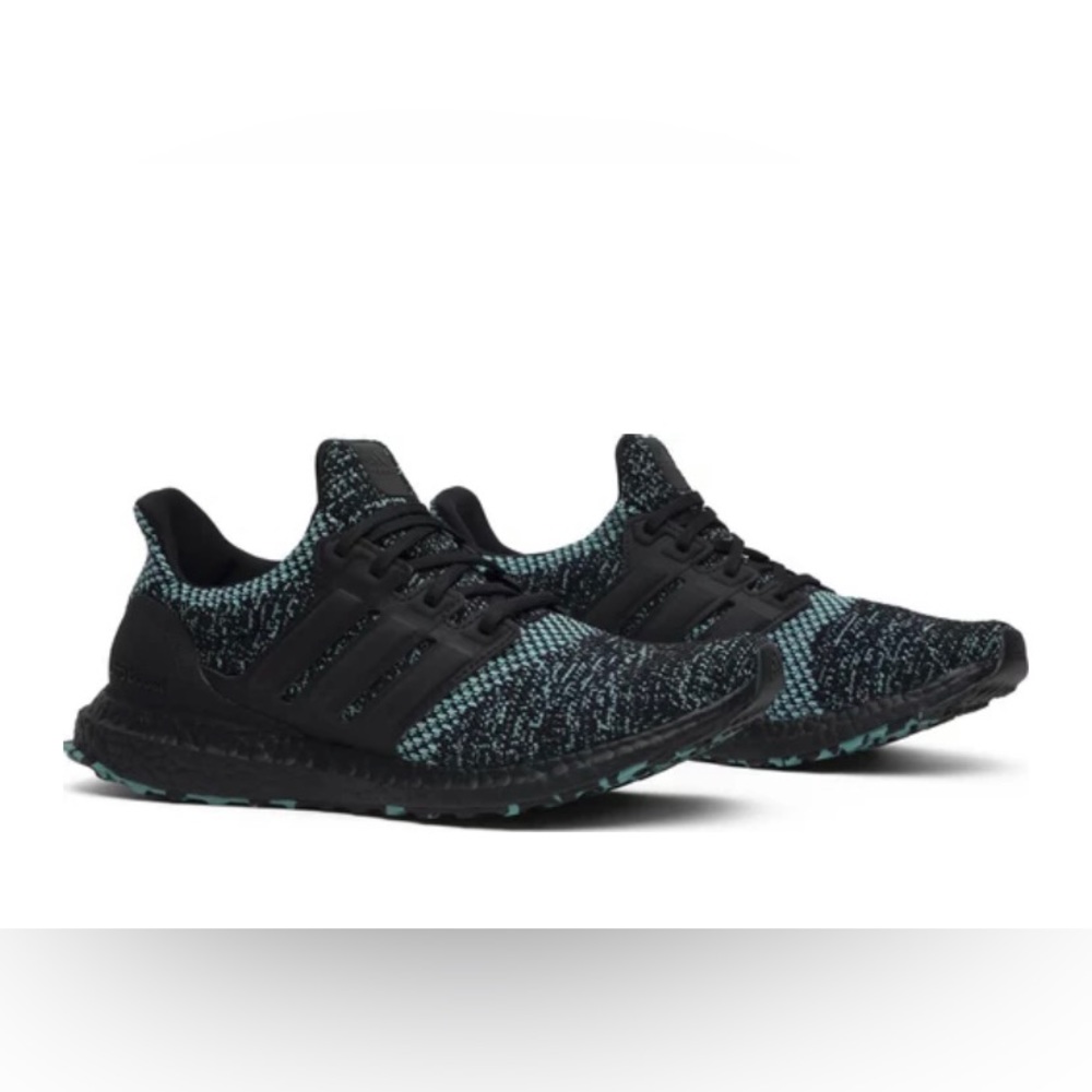 Brand new in box, rare, (sold out)ADIDAS Ultra Boost running shoes ๐คMen size 10 - Picture 2 of 9